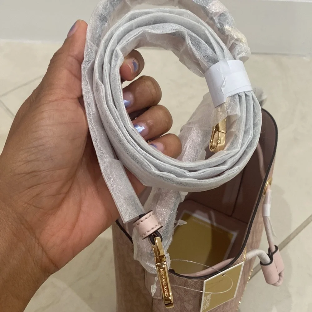 NWT Michael Kors Suri Small Logo Crossbody Bag